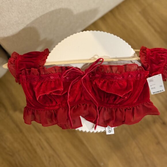 Urban Outfitters Red Velcet Ruffle Crop Top - Picture 4 of 6